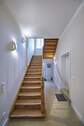 massive Holztreppe zum DG - 