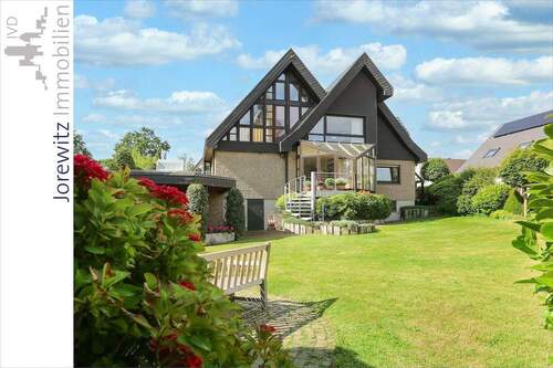 001 - Gartenansicht - Familientraum in Bi-Mitte: Sehr gepflegtes Einfamilienhaus mit großem Gartengrundstück