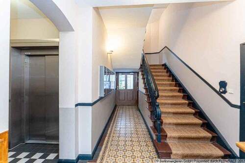 Treppenhaus, Aufzug - 