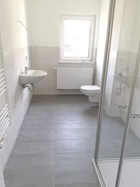 Bad.jpg - 2 Zimmer Etagenwohnung zur Miete in Oelsnitz/Erzgebirge