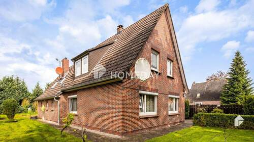 Außenansicht 2 - Hübsches EFH mit großem Grundstück, Garten, Stellplätzen, EBK und Terrasse in ländlicher Umgebung