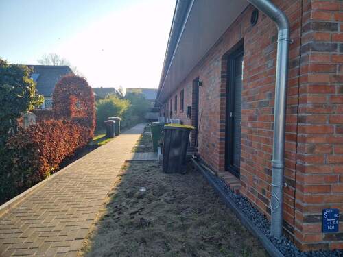 Weg zum Hauseingang - 3 Zimmer Etagenwohnung zum Kaufen in Rantrum