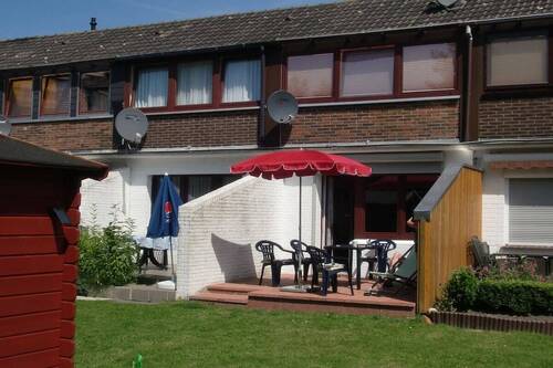 Rückansicht mit Terrasse - Reihenmittelhaus in Butjadingen zum Kaufen