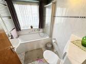 Mod. Badezimmer im Obergeschoss - 