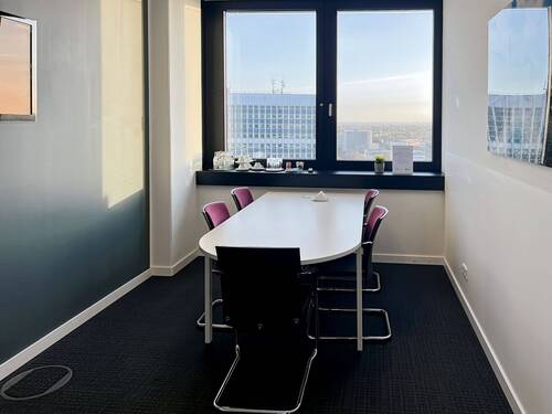Regus_Mundsburgtower_Germany_Centre 3914_Board Roo - Büro in Hamburg zur Miete