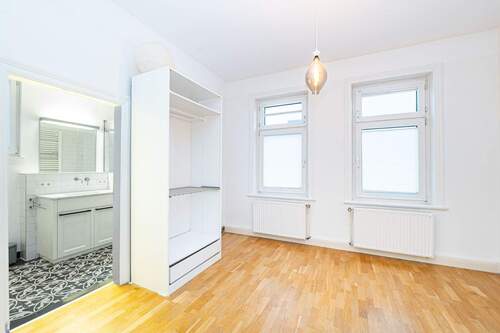 Schlafzimmer mit Duschbad - 