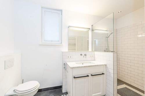 Badezimmer mit Dusche - 