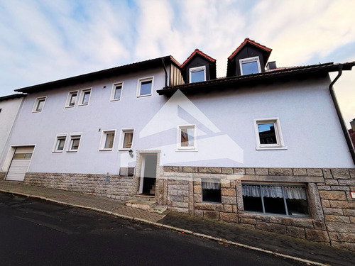 Außenansicht.png - Charmantes Zweifamilienhaus mit 10 Zimmern, Kamin, Terrasse & Balkon – Vielseitig nutzbar in idyllischer Lage