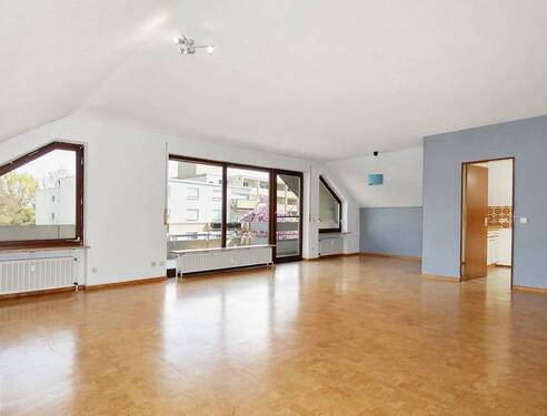 Mit Atelier-Charakter! - Charmante 2,5-Zimmer-Dachwohnung mit Atelier-Charakter und sonnigem Südbalkon!