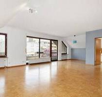 Charmante 2,5-Zimmer-Dachwohnung mit Atelier-Charakter und sonnigem Südbalkon! - Bad Rappenau