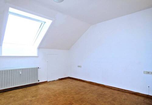 Schlafzimmer + Staukammer! - 