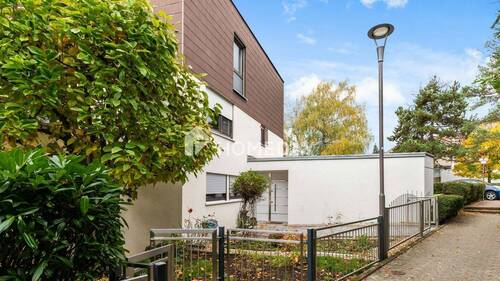 Außenansicht 3 - Abendsonne auf der Dachterrasse mit Fernblick: großzügig modernisiertes RMH mit Garten & Garage