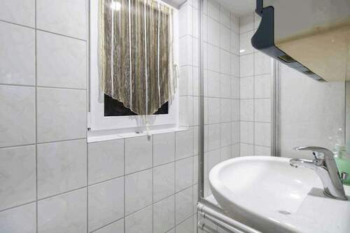 Badezimmer mit Dusche - 