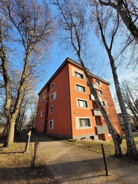 Hausansicht - Wohnung mit Balkon & Stellplatz sucht neuen Liebhaber