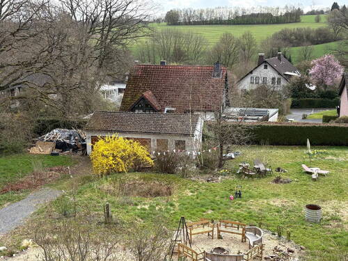 Blick vom Balkon in den Garten - 