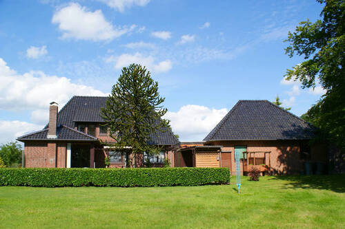 Rückseite mit Garten - 