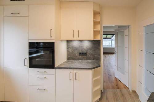 Küche mit Zugang zum Esszimmer - 