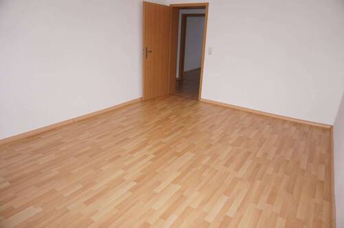 Wohnzimmer - 3 Zimmer Etagenwohnung zur Miete in Chemnitz