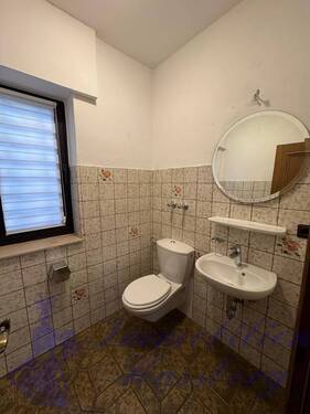 Gäste Wc 1.1 - 8 Zimmer Einfamilienhaus in Lage