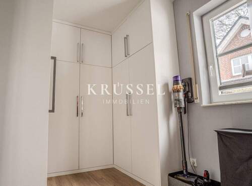 Praktischer Hauswirtschaftsraum mit viel Stauraum. - 