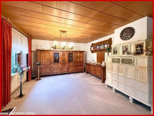 Essbereich mit Kachelofen - 