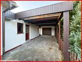 Carport mit Blick zur Garage - 