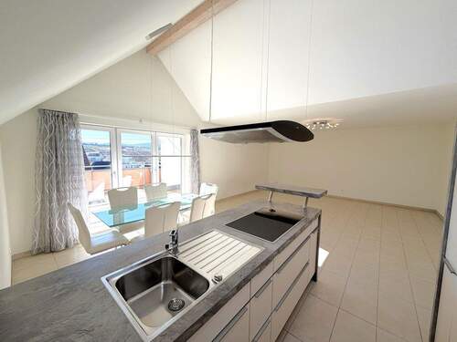 Titelbild - Lichtdurchflutete 98 m² Dachgeschosswohnung mit 3,5 Zimmer - Dachterrasse - Aufzug