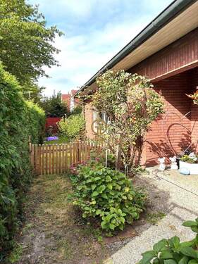 Eingangsbereich mit Garten - 6 Zimmer Einfamilienhaus in Edewecht
