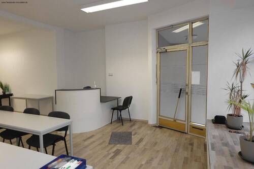 Raum 1 mit Schaufenster - 2 Zimmer Gewerbeobjekt (Büro, Produktion, Verkauf) zur Miete in Trier