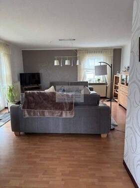 Wohnzimmer - Reserviert: Schöne große Erdgeschosswohnung mit Balkon+Garage