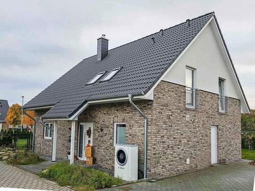 Beispiel Abbildung mit Sonderleistungen - 4 Zimmer Einfamilienhaus zum Kaufen in Itzehoe