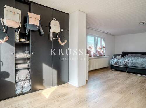 ...mit angrenzendem Ankleidebereich - 