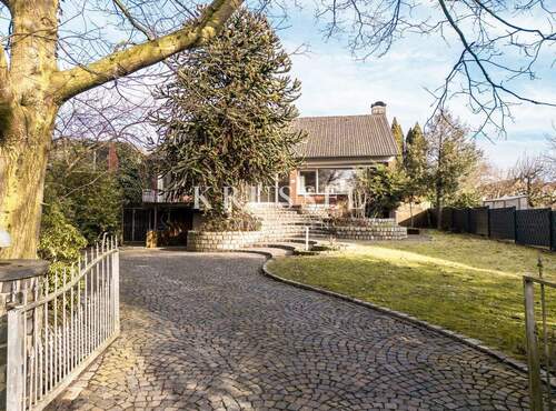 Stilvolle Frontansicht der Immobilie - 6 Zimmer Einfamilienhaus zum Kaufen in Lingen / Biene