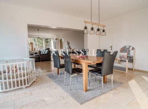 Der gemütliche und einladende Wohn- und Essbereich... - 