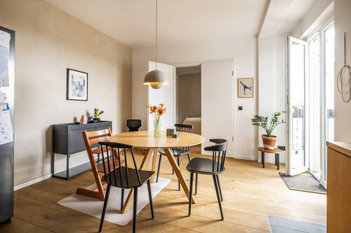 offenes Esszimmer mit Balkonzugang - 4 Zimmer Etagenwohnung in Hamburg