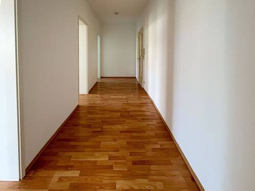 Großer Flur - 2 Zimmer Etagenwohnung in Leipzig