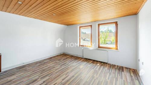 1. OG Schlafzimmer 1 - 