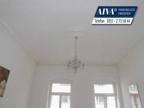 Deckenstuck in den Büroräumen - 