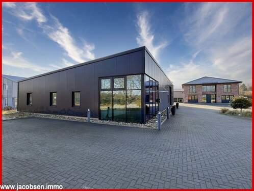 Gewerbekomplex & Wohnhaus - Nordansicht - Neuwertiges Wohnhaus mit Halle und Büroteil Arbeiten & Wohnen im modernen Stil