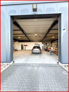 Gewerbe -Halleneinfahrt - 