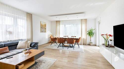 1. OG Wohnzimmer 1 - 