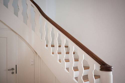 Treppe - 4 Zimmer Mehrfamilienhaus, Wohnhaus zum Kaufen in Heidelberg Handschuhsheim