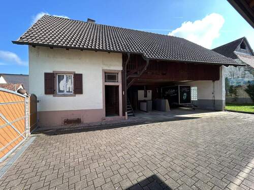 Einfamilienhaus mit Anbau Schopf - 