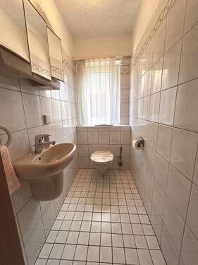 Haupthaus: Erdgeschoss Gäste-WC - 