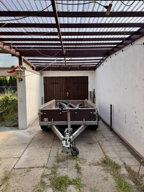 Carport vor der Garage - 