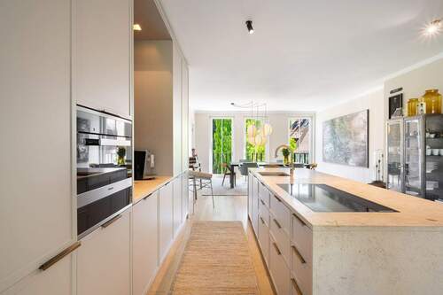 Hochwertige Einbauküche. - Etagenwohnung mit 133,00 m&sup2; in München zum Kaufen