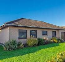 Ebenerdig wohnen, ruhig leben: Teilsanierter Bungalow mit Garage & großem Garten! - Butjadingen Stollhamm