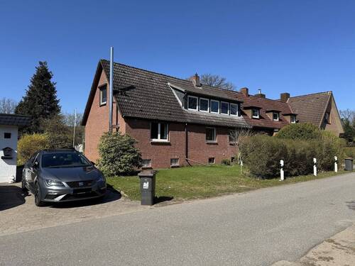 Außenansicht vorne - 4 Zimmer Doppelhaushälfte zum Kaufen in Norderstedt