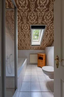 Bad mit Dusche + Wanne, DG - 