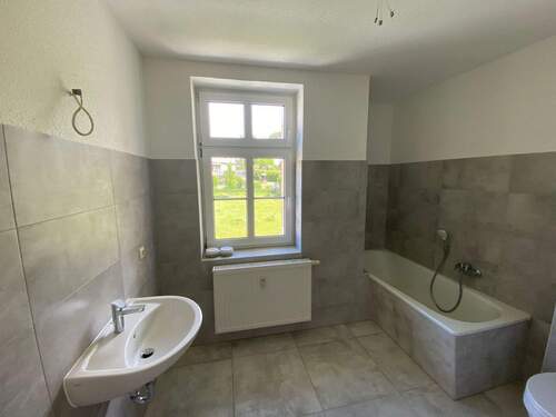 Bad mit Wanne - 